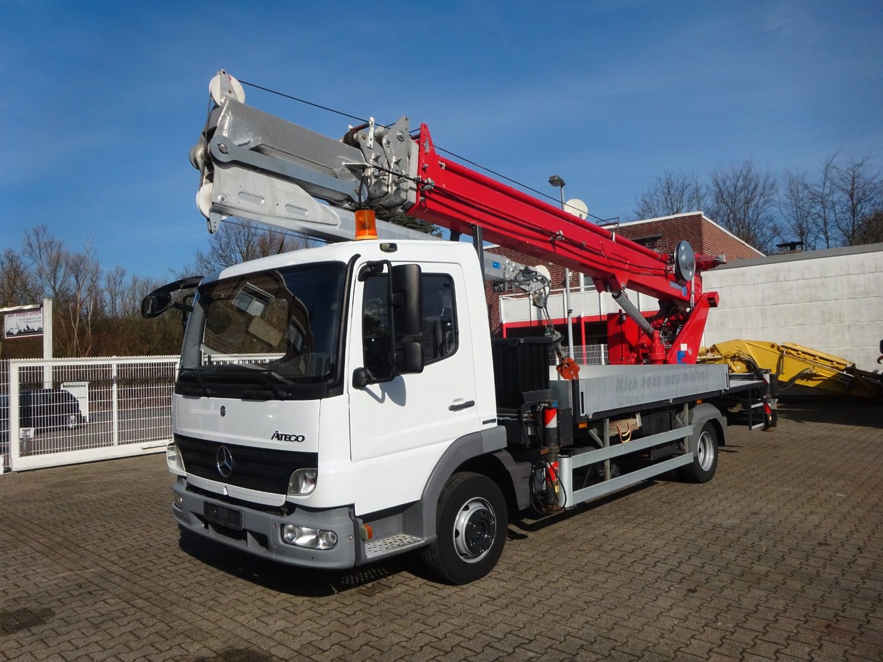 Mercedes-Benz 818 Atego + Böcker AK 32 Meter Dachdeckerkran - Вантажівка з маніпулятором: фото 2 Mercedes-Benz 818 Atego + Böcker AK 32 Meter Dachdeckerkran - Вантажівка з маніпулятором: фото 2