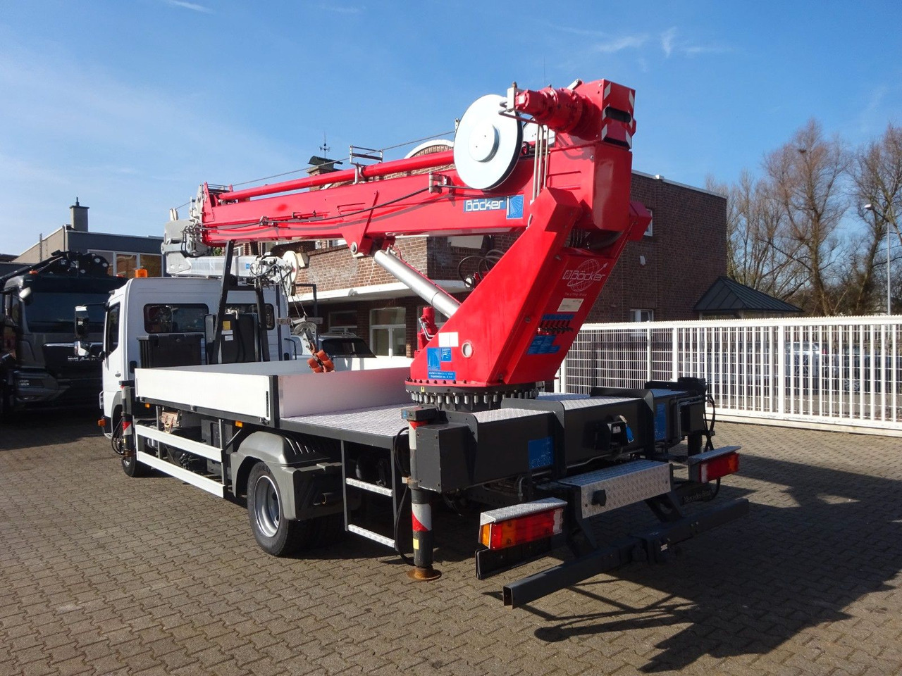 Mercedes-Benz 818 Atego + Böcker AK 32 Meter Dachdeckerkran - Вантажівка з маніпулятором: фото 4 Mercedes-Benz 818 Atego + Böcker AK 32 Meter Dachdeckerkran - Вантажівка з маніпулятором: фото 4