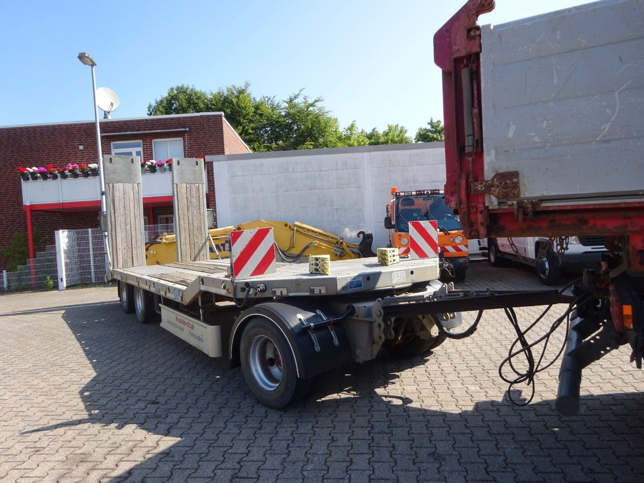 Möslein Tieflader Anhänger mit 3 Achsen und Rampen - Низькорамна платформа причіп: фото 4 Möslein Tieflader Anhänger mit 3 Achsen und Rampen - Низькорамна платформа причіп: фото 4