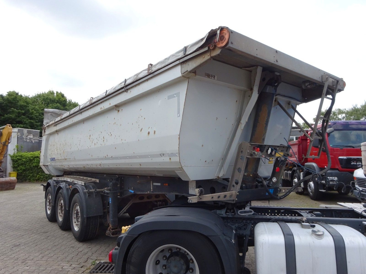Schmitz Cargobull SGF S3 Kipp Auflieger Mulde mit 3 Achsen - Самоскид напівпричіп: фото 2 Schmitz Cargobull SGF S3 Kipp Auflieger Mulde mit 3 Achsen - Самоскид напівпричіп: фото 2
