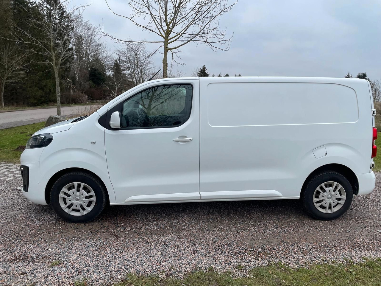 Opel Vivaro Kasten Edition M L2 2.0 Opel Vivaro 2.0 CDTI Edition M L2 *9400€ netto - Легковий фургон: фото 3 Opel Vivaro Kasten Edition M L2 2.0 Opel Vivaro 2.0 CDTI Edition M L2 *9400€ netto - Легковий фургон: фото 3