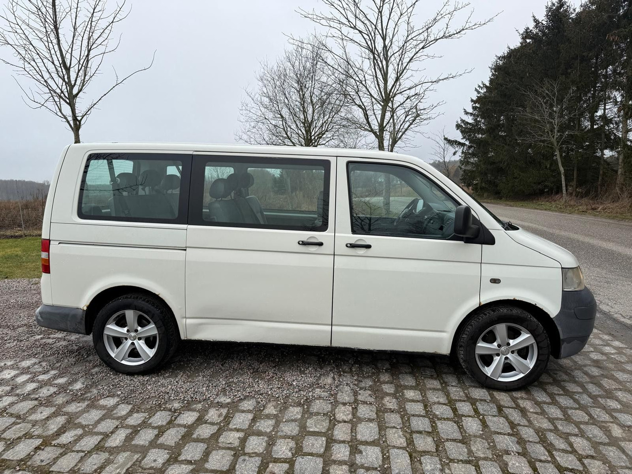 Volkswagen T5 Transporter 1.9 TDI *9 Sitze *RESERVED RO - Пасажирський фургон: фото 5 Volkswagen T5 Transporter 1.9 TDI *9 Sitze *RESERVED RO - Пасажирський фургон: фото 5
