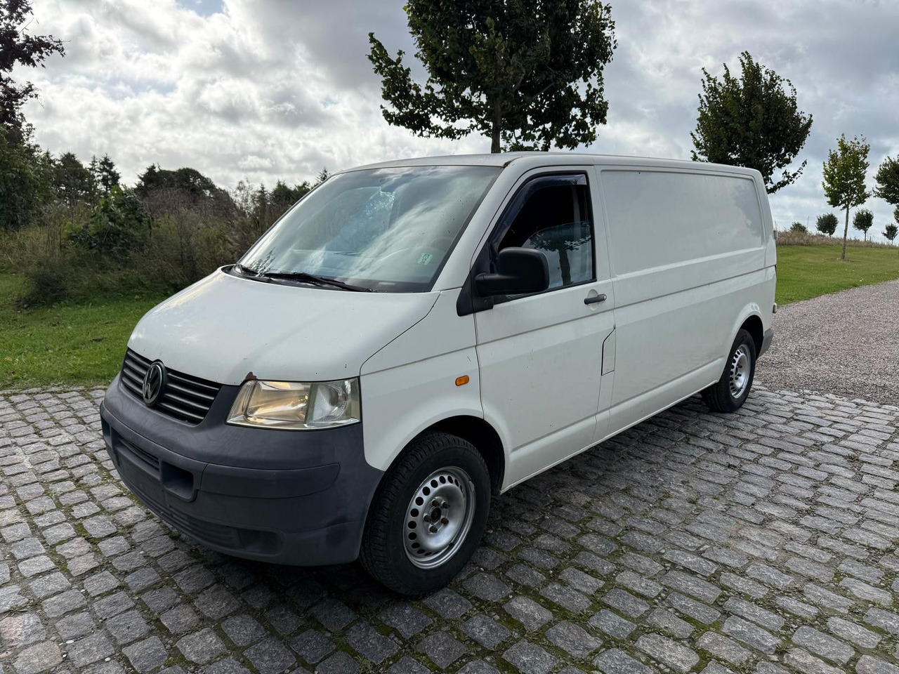 Volkswagen T5 Transporter 2.5 TDI Kasten lang *2500 € - Легковий фургон: фото 2 Volkswagen T5 Transporter 2.5 TDI Kasten lang *2500 € - Легковий фургон: фото 2