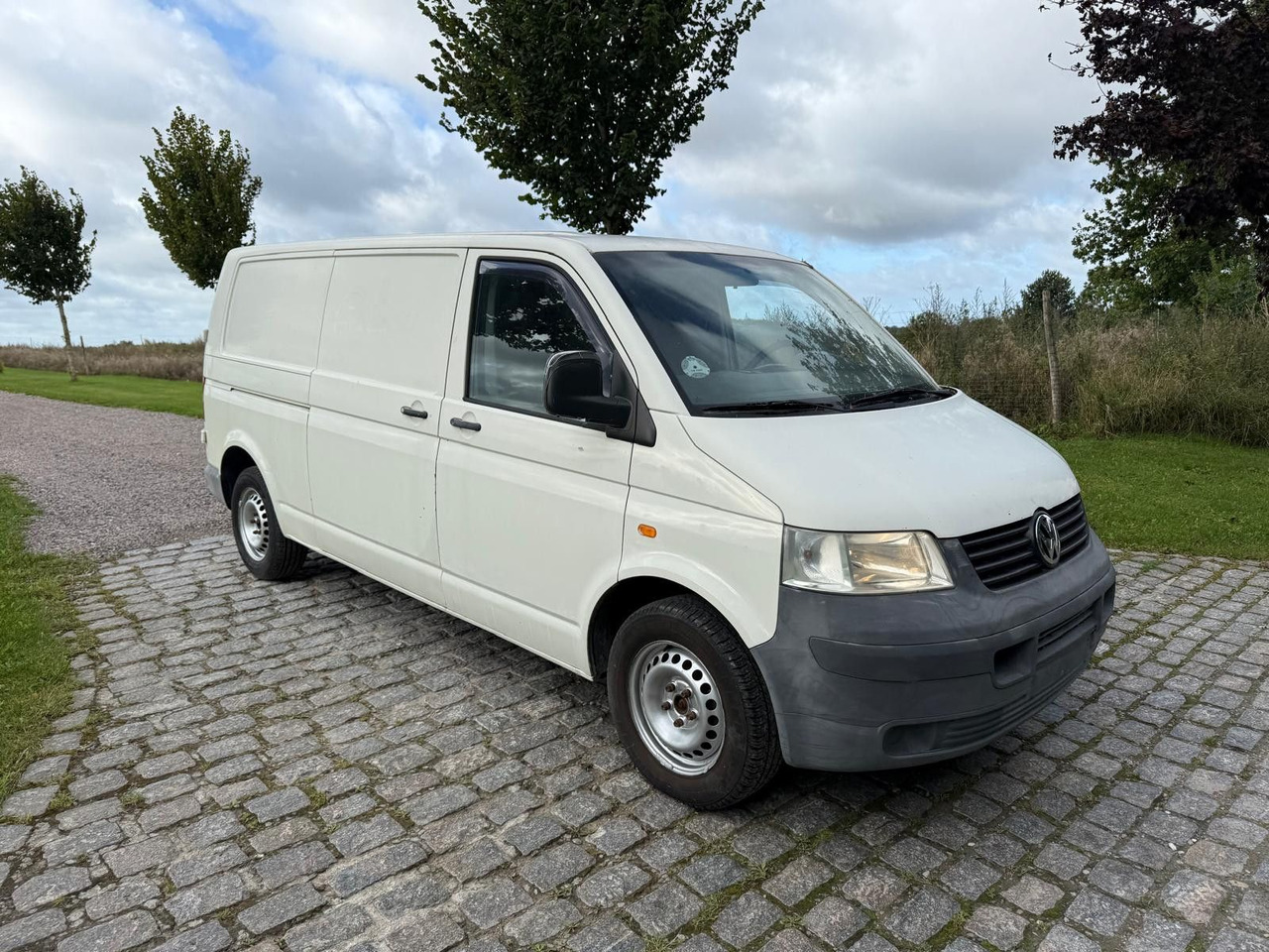 Volkswagen T5 Transporter 2.5 TDI Kasten lang - Легковий фургон: фото 1 Volkswagen T5 Transporter 2.5 TDI Kasten lang - Легковий фургон: фото 1