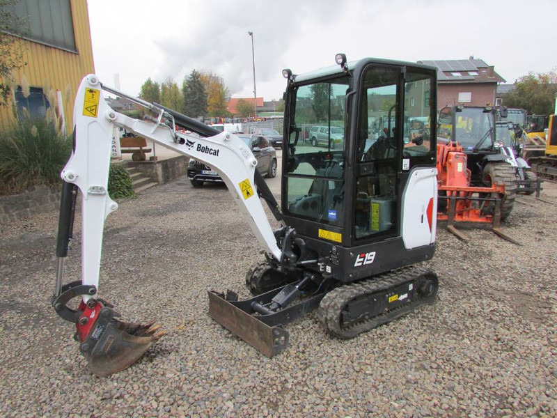 Bobcat E 19 Minibagger 22.500 EUR - Міні-екскаватор: фото 3 Bobcat E 19 Minibagger 22.500 EUR - Міні-екскаватор: фото 3