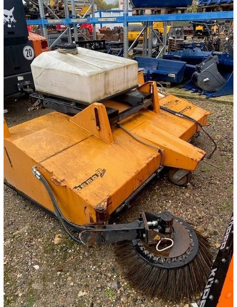 Bema 40 Classic 2050 Kehrbesen 2.200 EUR - Навісне обладнання в категорії Будівельна техніка: фото 2 Bema 40 Classic 2050 Kehrbesen 2.200 EUR - Навісне обладнання в категорії Будівельна техніка: фото 2