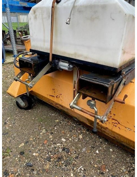 Bema 40 Classic 2050 Kehrbesen 2.200 EUR - Навісне обладнання в категорії Будівельна техніка: фото 3 Bema 40 Classic 2050 Kehrbesen 2.200 EUR - Навісне обладнання в категорії Будівельна техніка: фото 3