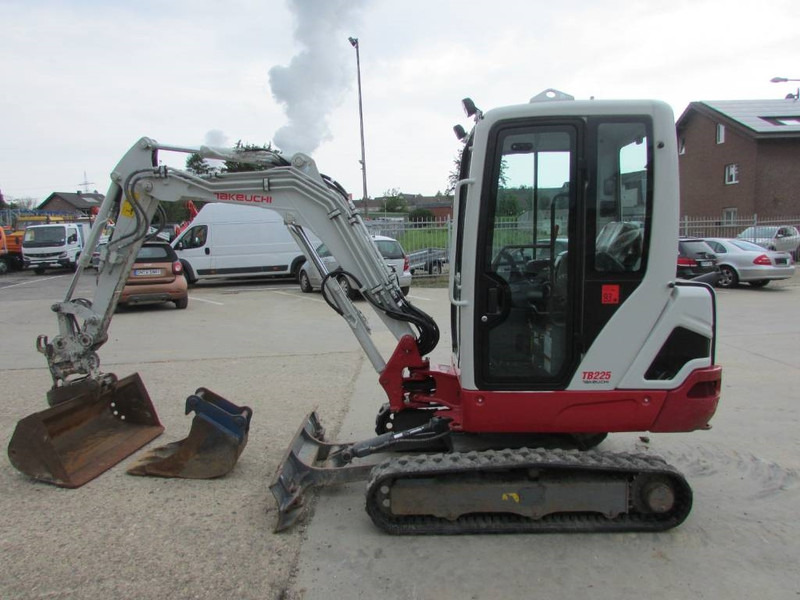 Takeuchi TB225 V3 Minibagger 32.000 EUR net - Міні-екскаватор: фото 4 Takeuchi TB225 V3 Minibagger 32.000 EUR net - Міні-екскаватор: фото 4