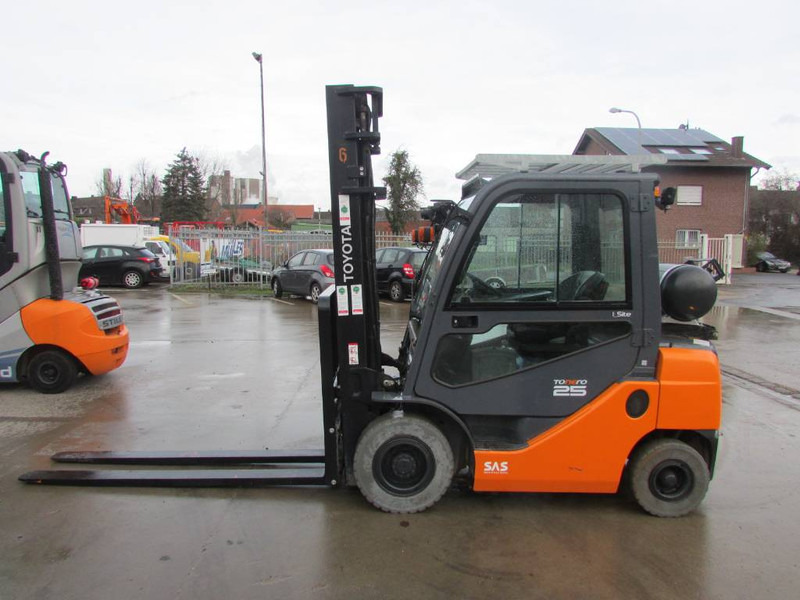 Toyota 02-8 FGF 25 Tonero 25 Gas Stapler - Газовий навантажувач: фото 1 Toyota 02-8 FGF 25 Tonero 25 Gas Stapler - Газовий навантажувач: фото 1