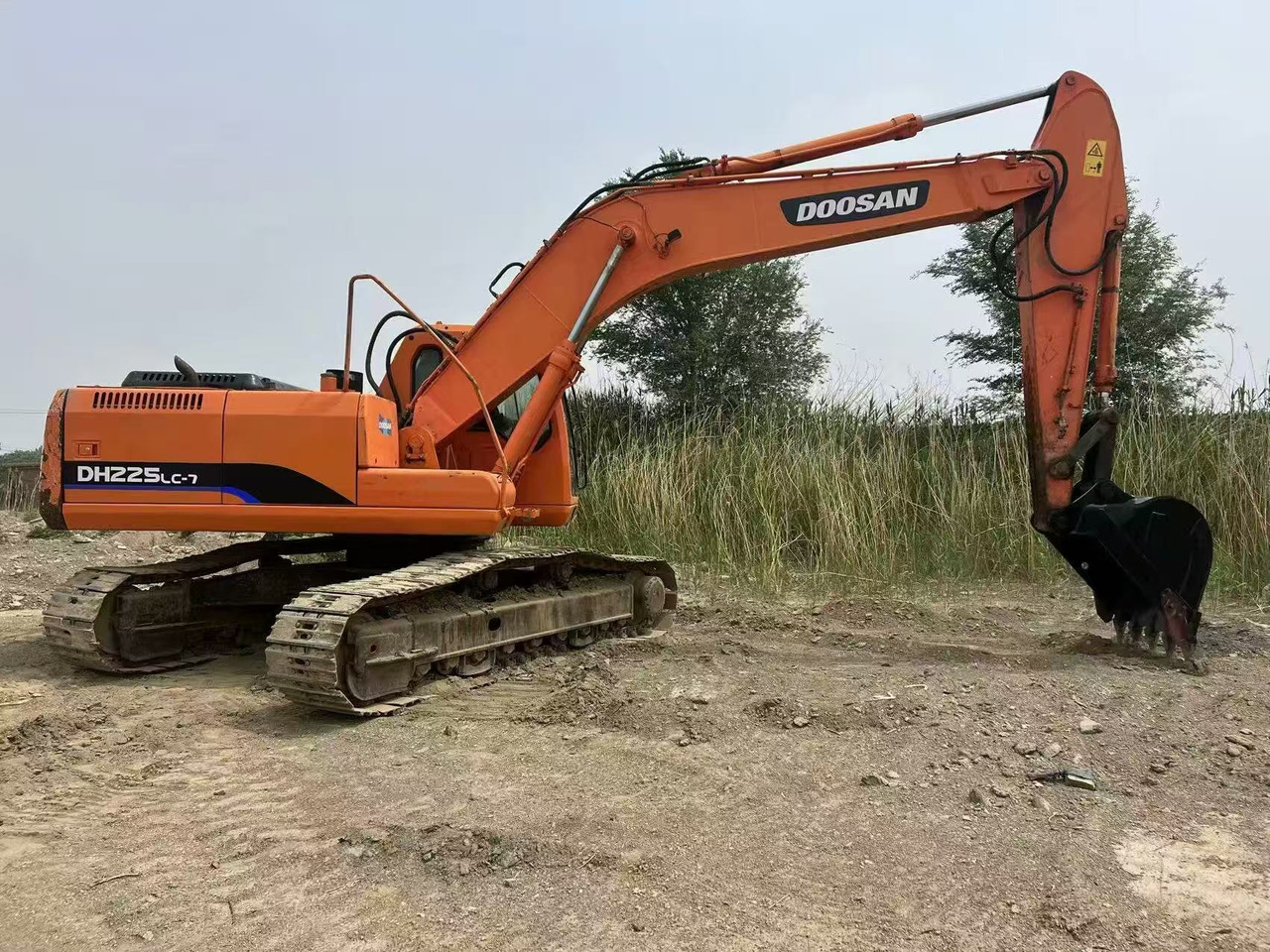 DOOSAN DH225LC-7 - Гусеничний екскаватор: фото 1 DOOSAN DH225LC-7 - Гусеничний екскаватор: фото 1