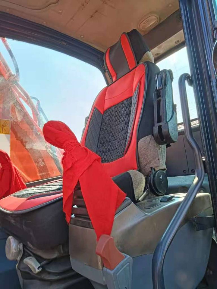 Гусеничний екскаватор Doosan DX150: фото 6