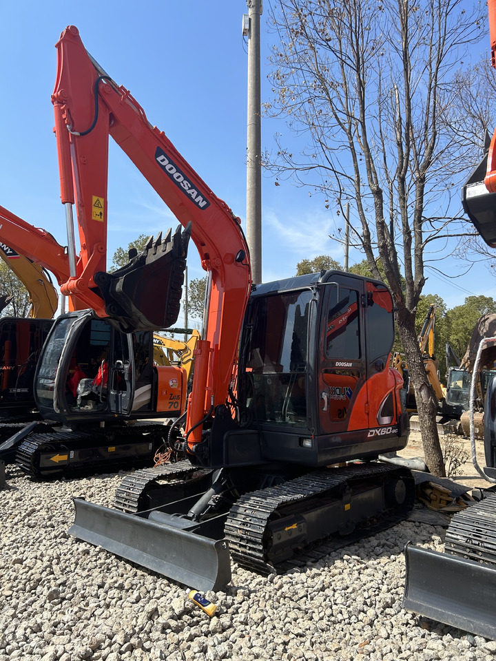 Doosan DX60 - Гусеничний екскаватор: фото 3 Doosan DX60 - Гусеничний екскаватор: фото 3