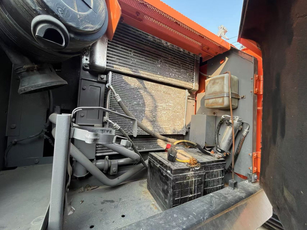 HITACHI ZX160 - Гусеничний екскаватор: фото 3 HITACHI ZX160 - Гусеничний екскаватор: фото 3