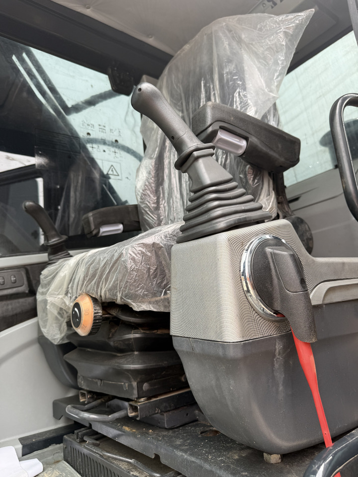 HYUNDAI HX220HD - Гусеничний екскаватор: фото 3 HYUNDAI HX220HD - Гусеничний екскаватор: фото 3