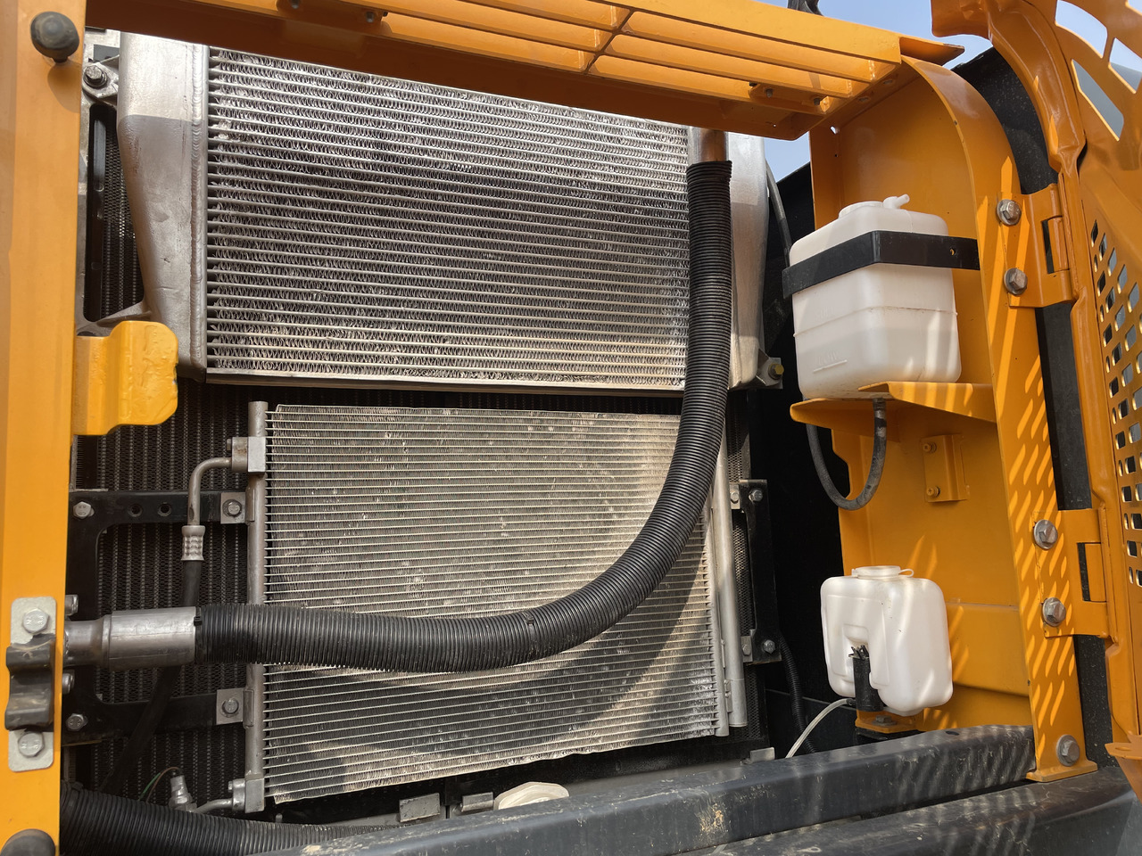 Hyundai R220LC-9S - Гусеничний екскаватор: фото 2 Hyundai R220LC-9S - Гусеничний екскаватор: фото 2