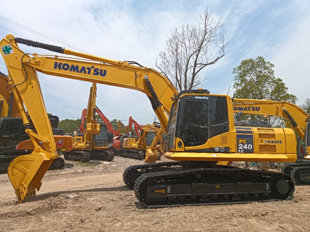 KOMATSU PC 240 - Гусеничний екскаватор: фото 2 KOMATSU PC 240 - Гусеничний екскаватор: фото 2