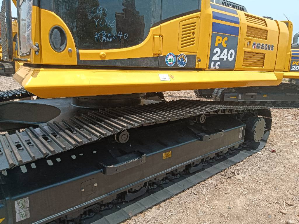 KOMATSU PC 240 - Гусеничний екскаватор: фото 3 KOMATSU PC 240 - Гусеничний екскаватор: фото 3