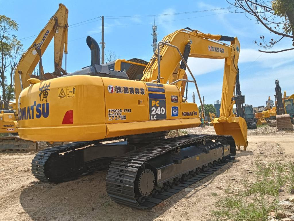 KOMATSU PC 240 - Гусеничний екскаватор: фото 1 KOMATSU PC 240 - Гусеничний екскаватор: фото 1