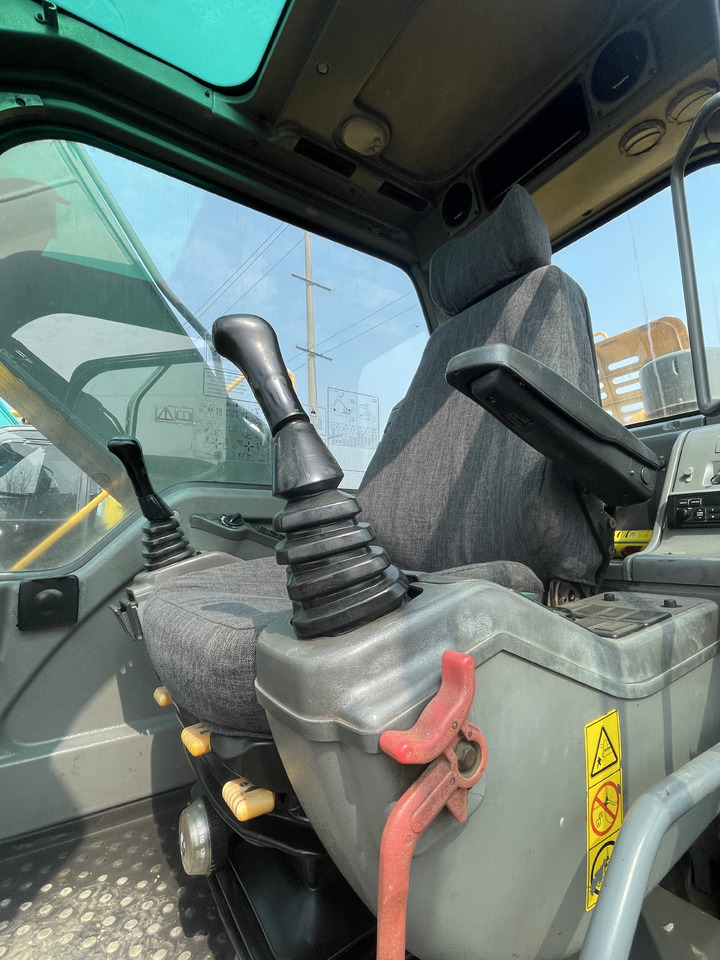 Гусеничний екскаватор VOLVO EC200D: фото 6