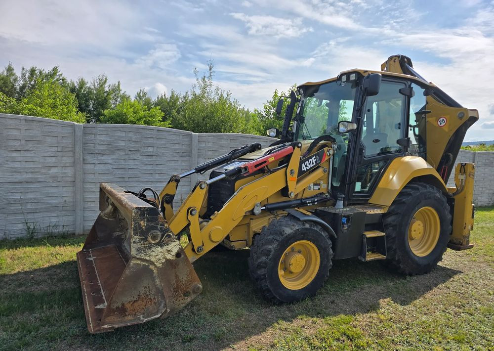 Caterpillar - Екскаватор-навантажувач: фото 1 Caterpillar - Екскаватор-навантажувач: фото 1