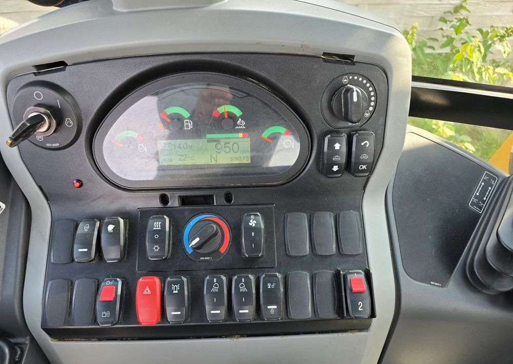 Caterpillar - Екскаватор-навантажувач: фото 4 Caterpillar - Екскаватор-навантажувач: фото 4