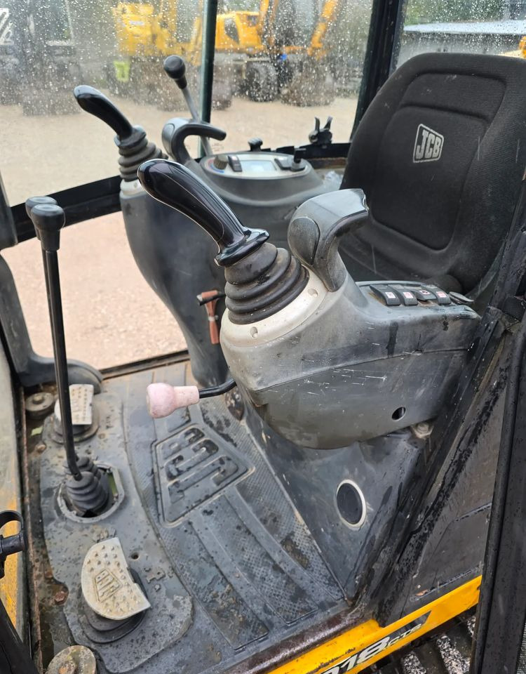 JCB - Міні-екскаватор: фото 3 JCB - Міні-екскаватор: фото 3