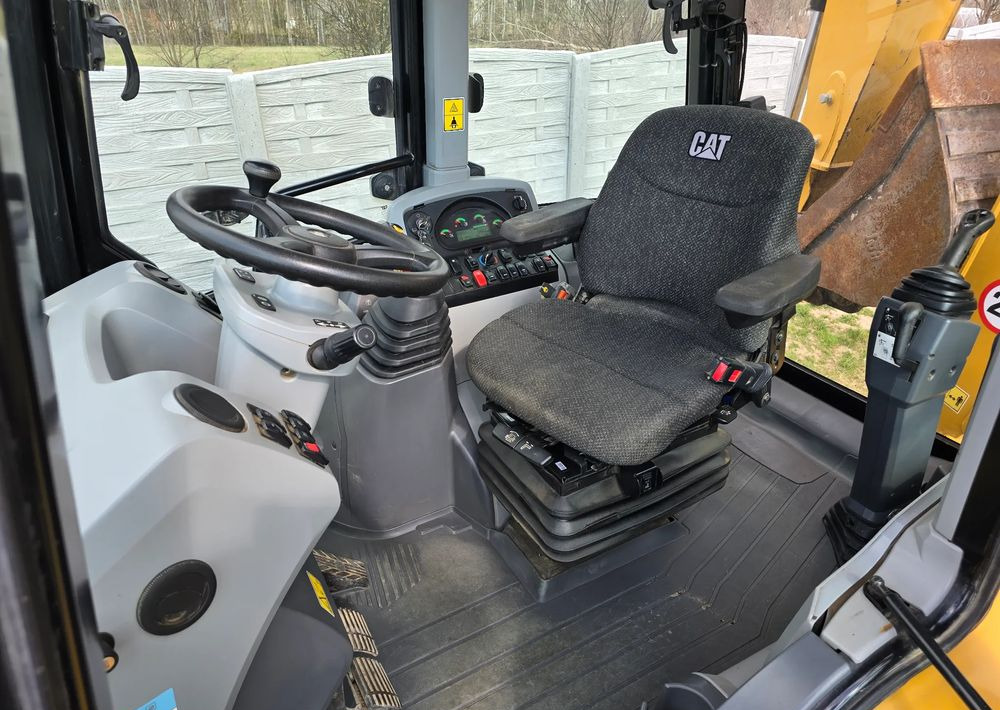 JCB - Екскаватор-навантажувач: фото 3 JCB - Екскаватор-навантажувач: фото 3