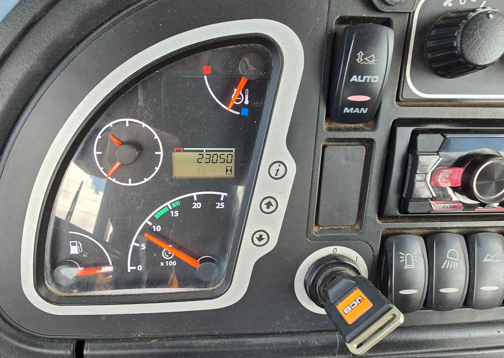 JCB - Екскаватор-навантажувач: фото 4 JCB - Екскаватор-навантажувач: фото 4