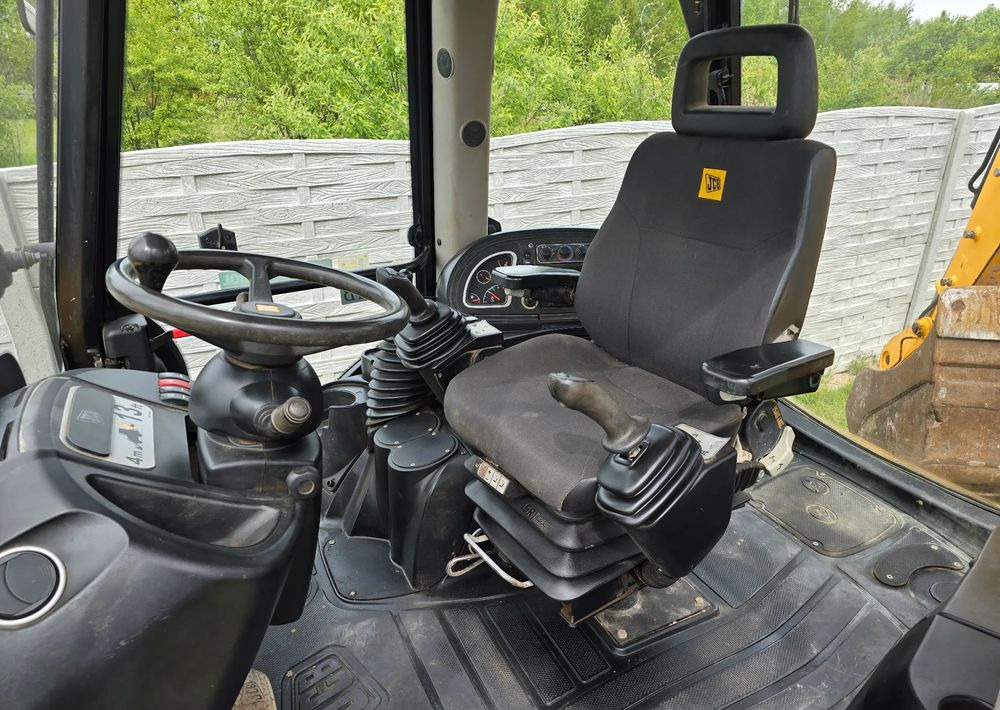 JCB - Екскаватор-навантажувач: фото 3 JCB - Екскаватор-навантажувач: фото 3