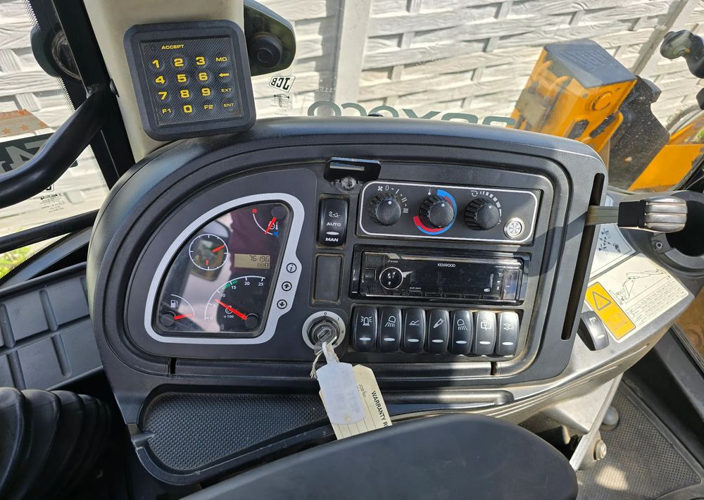 JCB - Екскаватор-навантажувач: фото 4 JCB - Екскаватор-навантажувач: фото 4