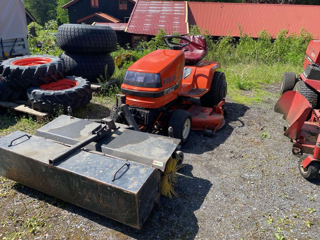 2000 Kubota G1700//Sitteklipper med feier og oppsamler - Газонокосарка: фото 1 2000 Kubota G1700//Sitteklipper med feier og oppsamler - Газонокосарка: фото 1