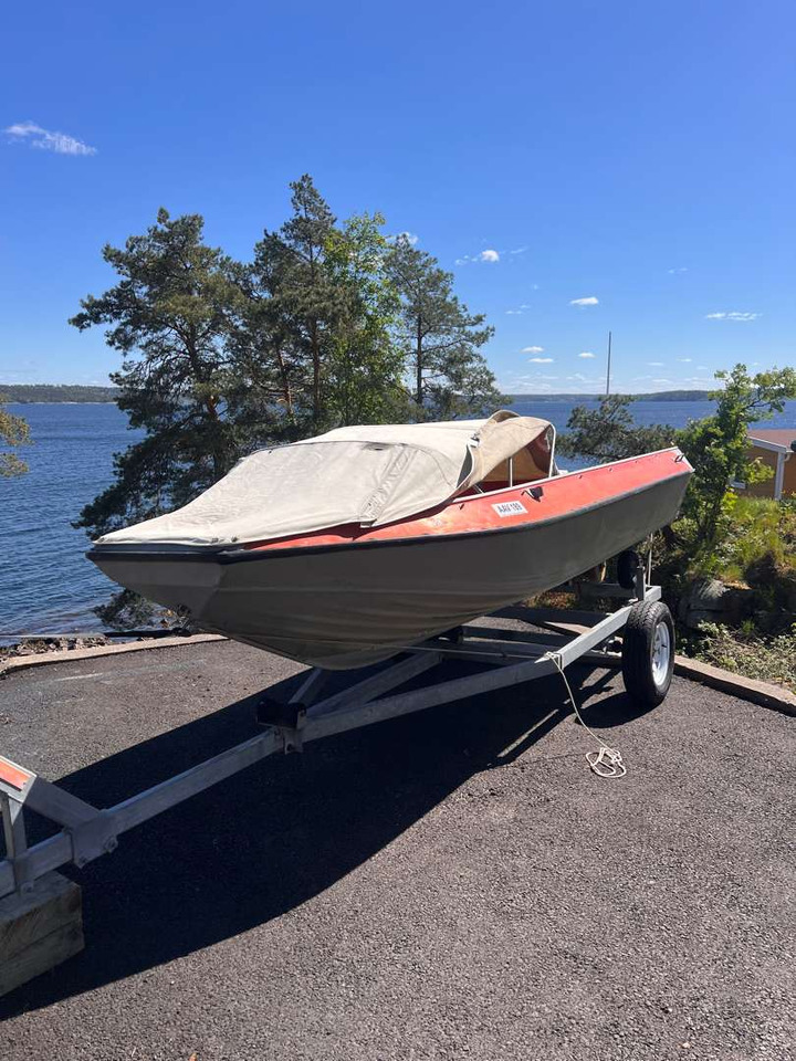 Aluminiumsbåt med kalesje - Інша техніка: фото 1 Aluminiumsbåt med kalesje - Інша техніка: фото 1