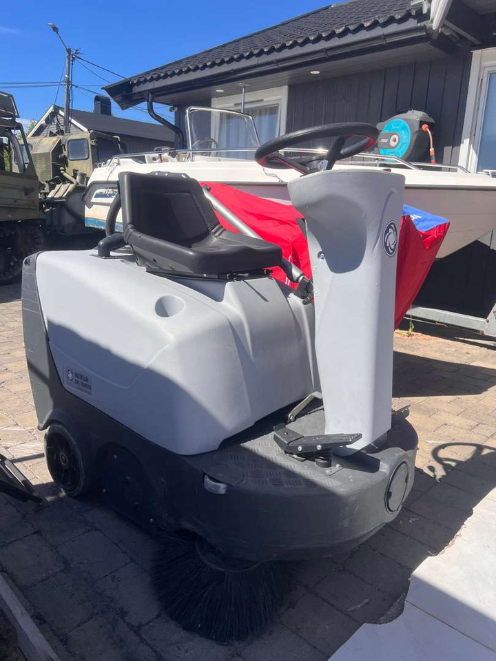 Nilfisk SR 1000 S feie/vaskemaskin RIDEON - Промислова підмітальна машина: фото 1 Nilfisk SR 1000 S feie/vaskemaskin RIDEON - Промислова підмітальна машина: фото 1