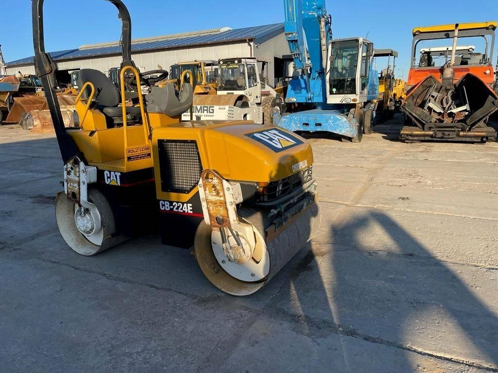 CAT CB 224 E - Дорожній каток: фото 4 CAT CB 224 E - Дорожній каток: фото 4
