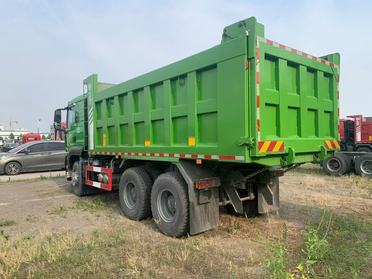 Самоскид вантажівка Для транспортування цементу Sinotruck: фото 6