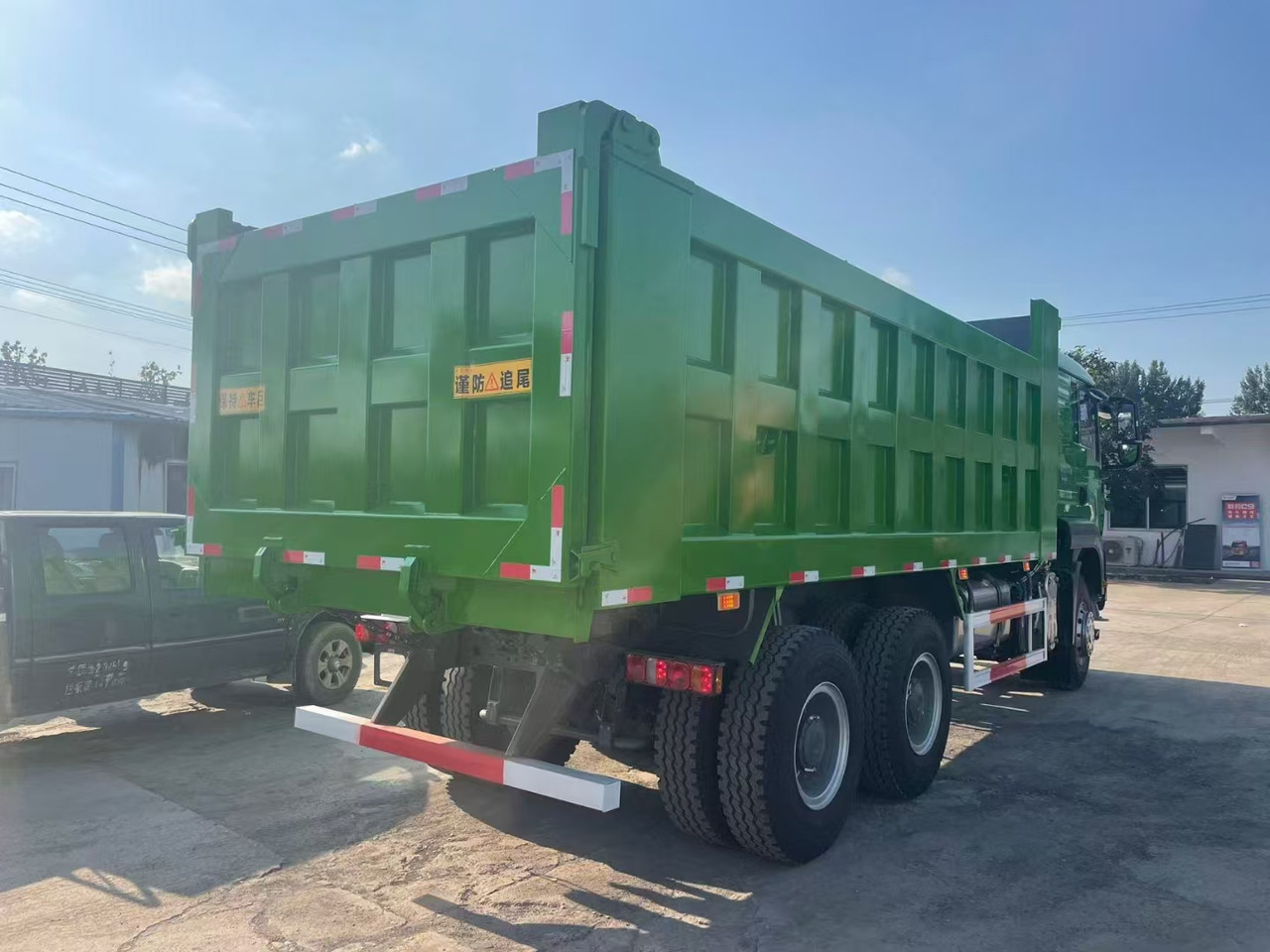 Самоскид вантажівка Для транспортування цементу Sinotruck: фото 7
