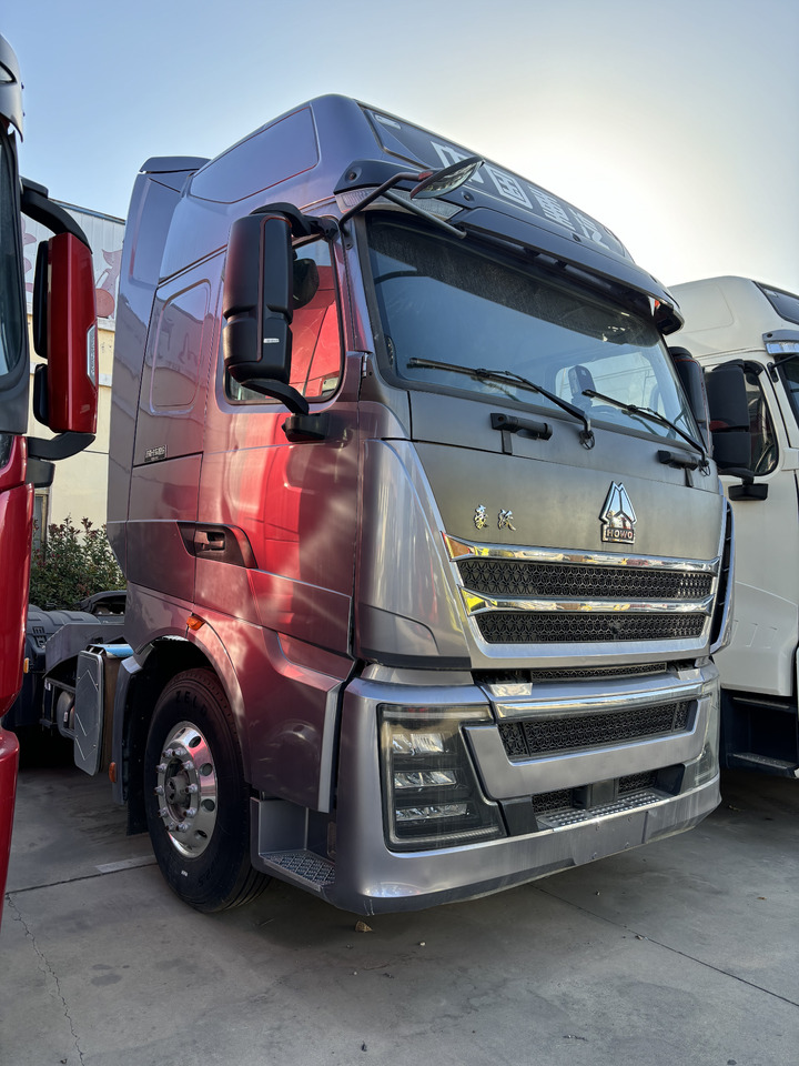 HOWO T7H - Тягач: фото 2 HOWO T7H - Тягач: фото 2