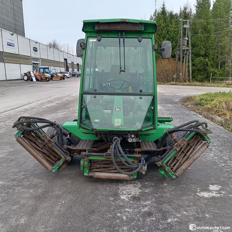 John Deere 3235 kelaleikkuri, 4 WD ja hytti, Hollola - Газонокосарка: фото 4 John Deere 3235 kelaleikkuri, 4 WD ja hytti, Hollola - Газонокосарка: фото 4