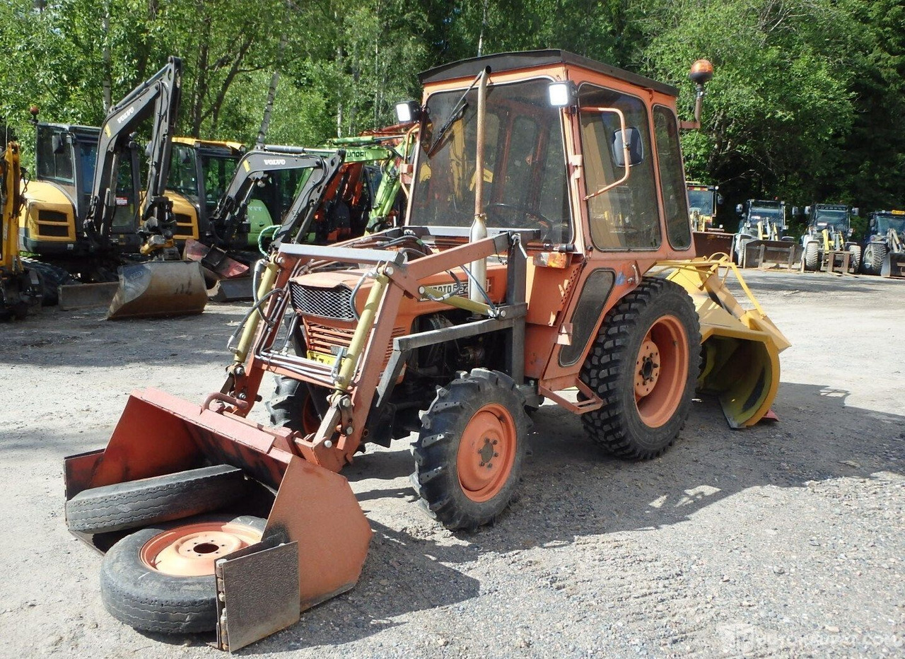 Kubota L 245 DT 4x4, 1980, 1.1 l, Diesel, 5 139 h, Forssa - Сільськогосподарська техніка: фото 1 Kubota L 245 DT 4x4, 1980, 1.1 l, Diesel, 5 139 h, Forssa - Сільськогосподарська техніка: фото 1