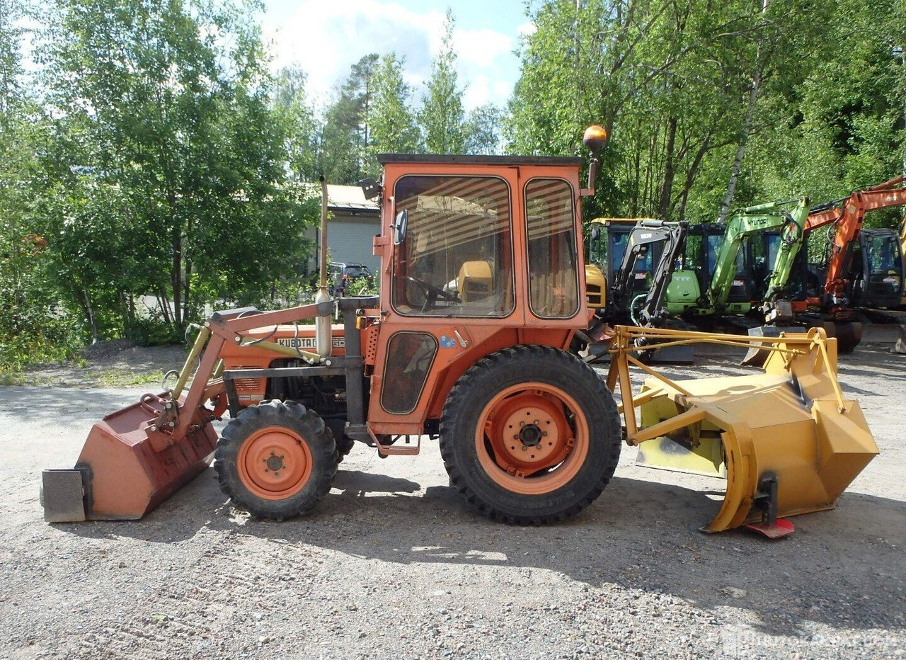 Kubota L 245 DT 4x4, 1980, 1.1 l, Diesel, 5 139 h, Forssa - Сільськогосподарська техніка: фото 2 Kubota L 245 DT 4x4, 1980, 1.1 l, Diesel, 5 139 h, Forssa - Сільськогосподарська техніка: фото 2