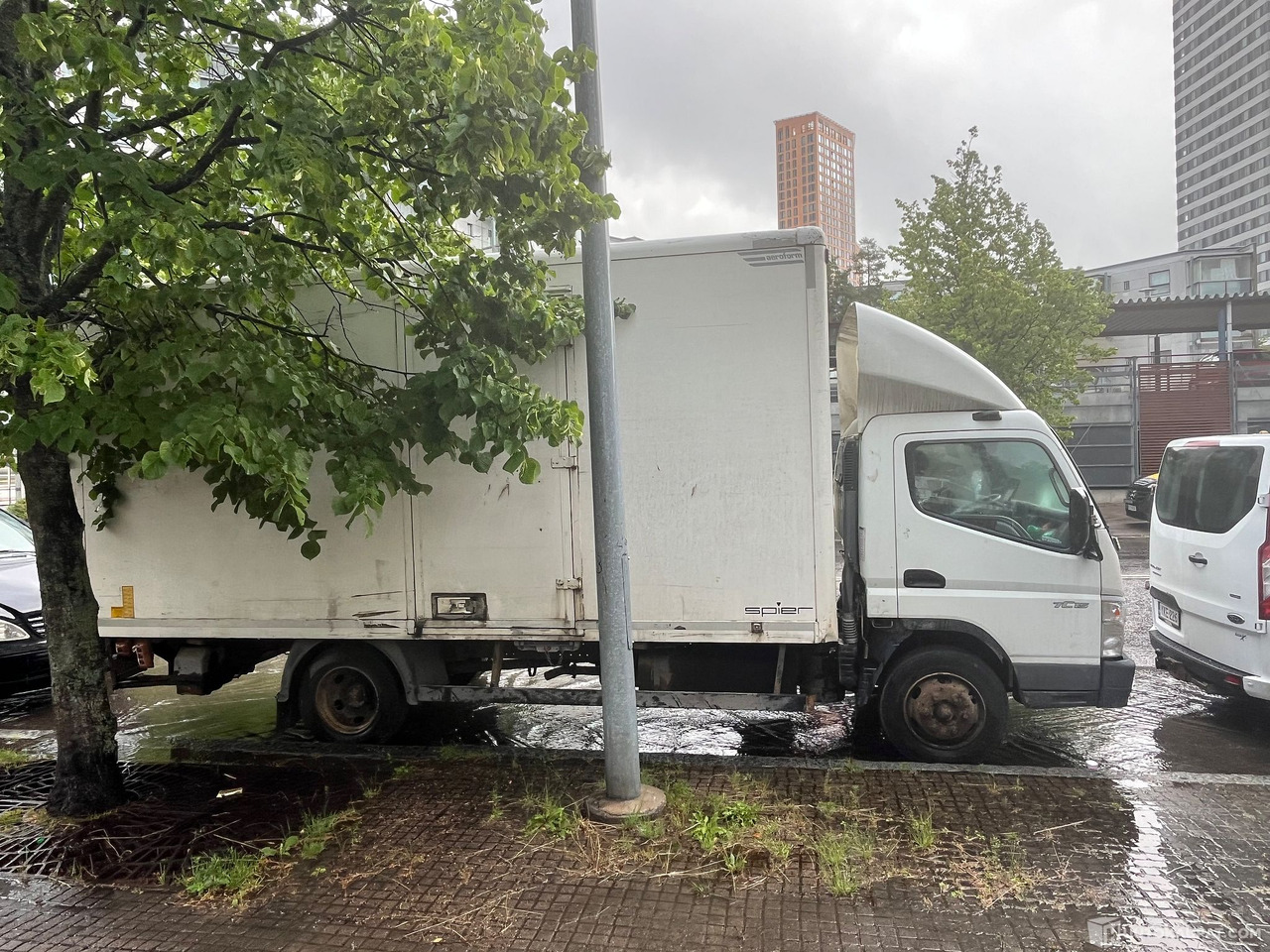 Mitsubishi Canter, kuorma-auto, lähes vuoden leimalla, 2009, Helsinki - Вантажівка: фото 4 Mitsubishi Canter, kuorma-auto, lähes vuoden leimalla, 2009, Helsinki - Вантажівка: фото 4