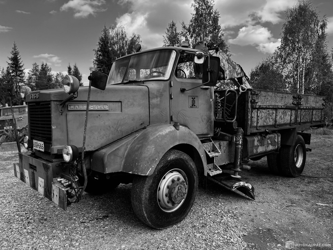 Sisu Karhu, 1980 alaterä ja hiab., Ranua - Вантажівка: фото 1 Sisu Karhu, 1980 alaterä ja hiab., Ranua - Вантажівка: фото 1