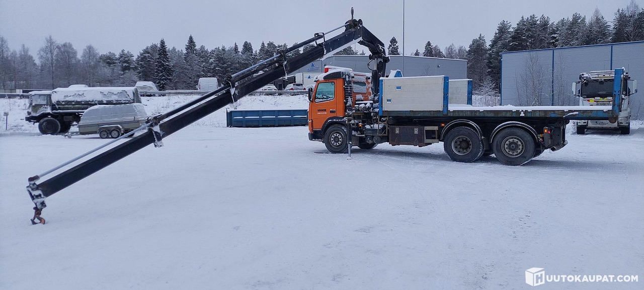 Volvo FM7, 1999, Kajaani - Бортова вантажівка/ Платформа, Вантажівка з маніпулятором: фото 1 Volvo FM7, 1999, Kajaani - Бортова вантажівка/ Платформа, Вантажівка з маніпулятором: фото 1