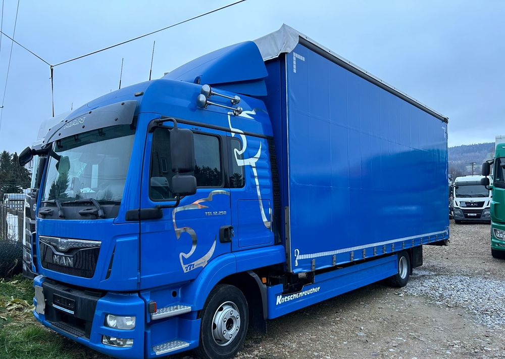 MAN TGL 12.250 cena za ZESTAW TANDEM UNIKAT przebieg z Niemiec MANUAL HAK / EURO 6 / przyczepa zestaw jumbo / opony 80% - Тентована вантажівка: фото 1 MAN TGL 12.250 cena za ZESTAW TANDEM UNIKAT przebieg z Niemiec MANUAL HAK / EURO 6 / przyczepa zestaw jumbo / opony 80% - Тентована вантажівка: фото 1