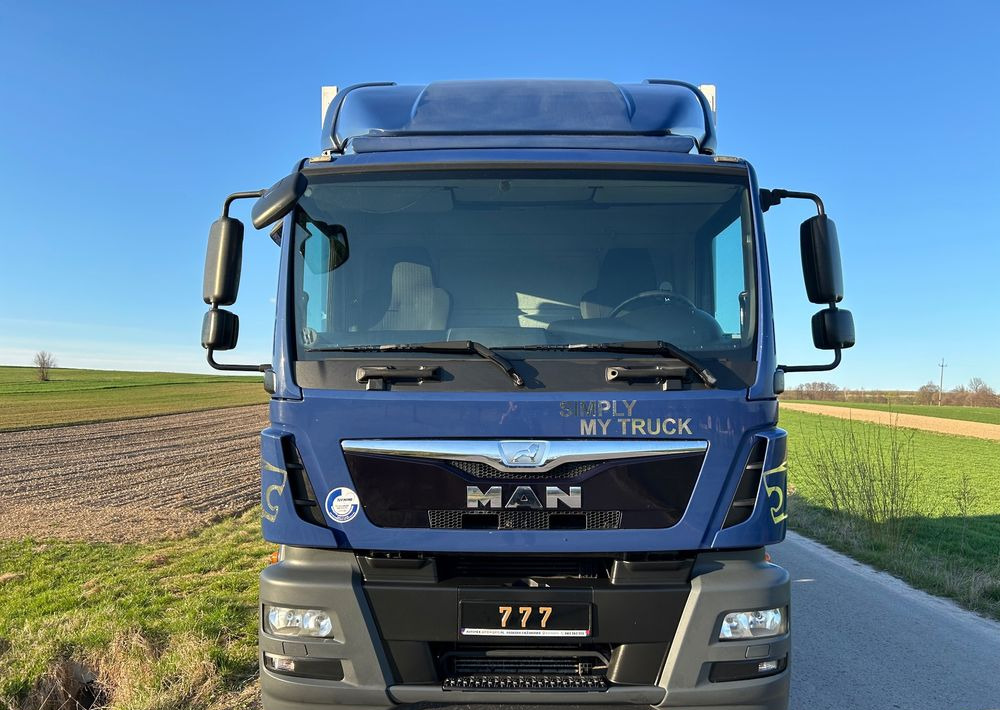 MAN TGM 18.250 Carrier 1950 D/E z Holandii / TOP STAN / 7.44m / 18 palet / winda + drzwi + drzwi boczne / OKAZJA - Рефрижератор вантажівка: фото 2 MAN TGM 18.250 Carrier 1950 D/E z Holandii / TOP STAN / 7.44m / 18 palet / winda + drzwi + drzwi boczne / OKAZJA - Рефрижератор вантажівка: фото 2