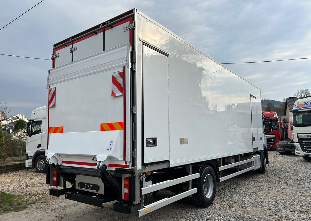 Mercedes-Benz Antos 1824 THERMO King DRZWI + winda + 2x drzwi boczne / 8.3m / z Holandii / KLIMA LEKKI / Axor man Tgm T1000-R - Рефрижератор вантажівка: фото 5 Mercedes-Benz Antos 1824 THERMO King DRZWI + winda + 2x drzwi boczne / 8.3m / z Holandii / KLIMA LEKKI / Axor man Tgm T1000-R - Рефрижератор вантажівка: фото 5