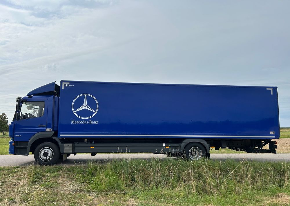Mercedes-Benz Atego 1524 Z Niemiec 8.65m TOP 2018 Przód i tył na poduszkach 15t DMC / TOP STAN - Вантажівка з закритим кузовом: фото 4 Mercedes-Benz Atego 1524 Z Niemiec 8.65m TOP 2018 Przód i tył na poduszkach 15t DMC / TOP STAN - Вантажівка з закритим кузовом: фото 4