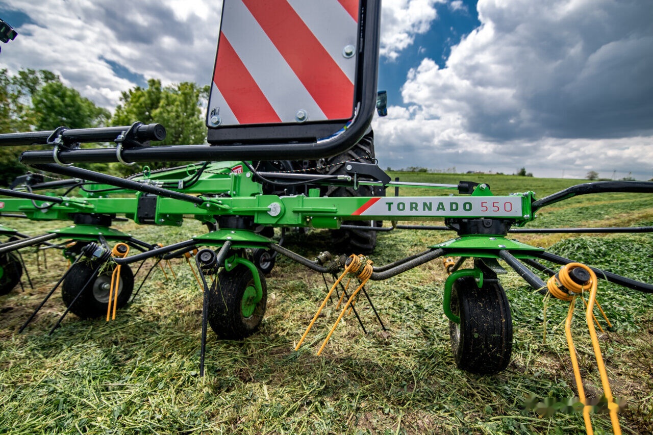 Talex Przetrząsacz 4 wirnikowy zawieszany z WOM, Tornado - Сіноворушилка: фото 3 Talex Przetrząsacz 4 wirnikowy zawieszany z WOM, Tornado - Сіноворушилка: фото 3