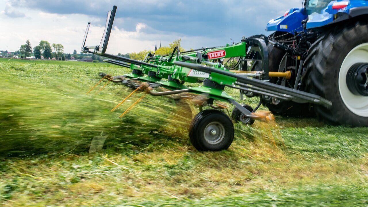 Talex Przetrząsacz 4 wirnikowy zawieszany z WOM, Tornado - Сіноворушилка: фото 5 Talex Przetrząsacz 4 wirnikowy zawieszany z WOM, Tornado - Сіноворушилка: фото 5
