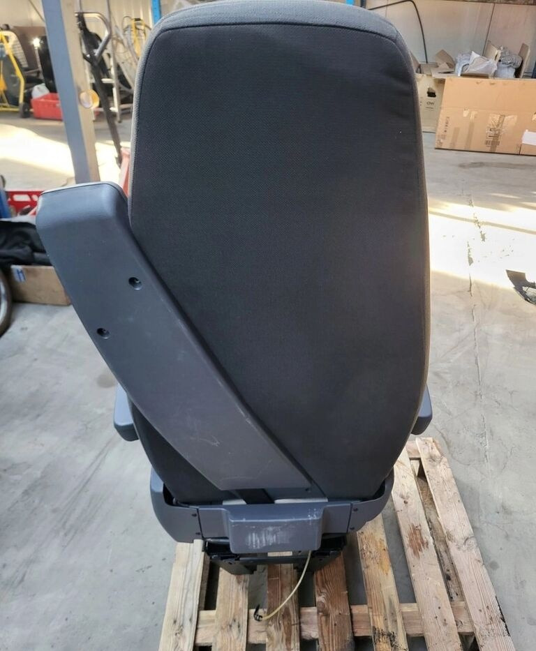 Scania R Euro 6 2189660 Scania R Euro 6 2189660 truck - Сидіння в категорії Вантажівки: фото 4 Scania R Euro 6 2189660 Scania R Euro 6 2189660 truck - Сидіння в категорії Вантажівки: фото 4